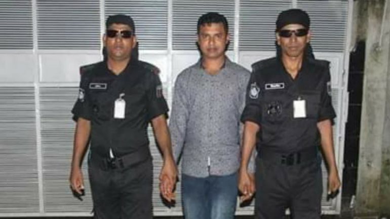 IEDCR হটলাইনে কল দিয়ে মহিলা ডাক্তারকে বিরক্ত করে গ্রেফতারের ঘটনাটি সম্পূর্ণ গুজব